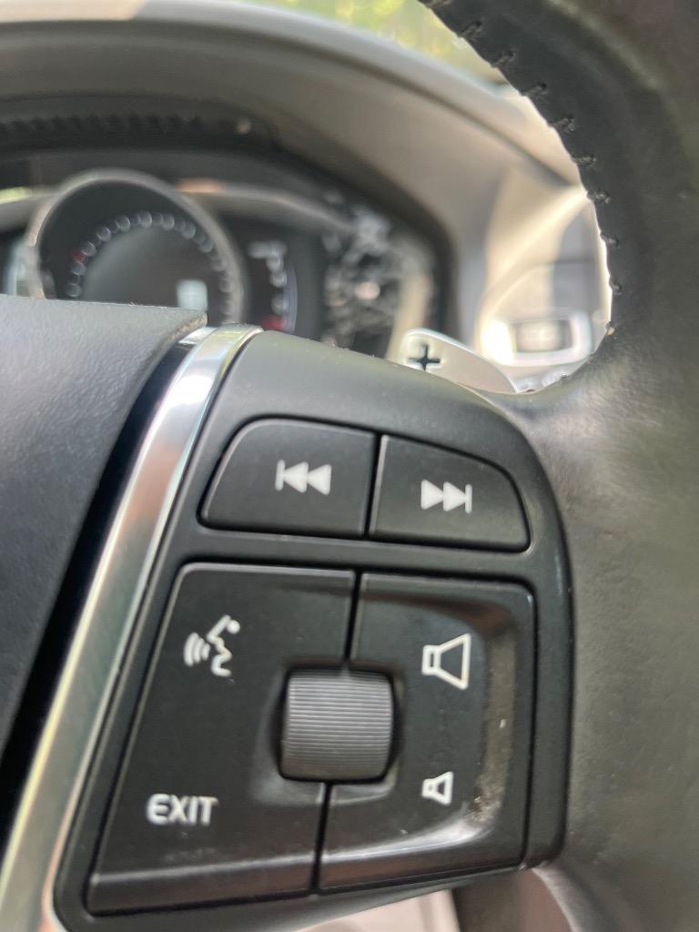 2015 Volvo XC60 - $12,197
