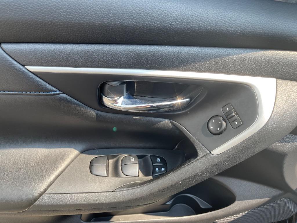 2017 Nissan Altima - $10,885