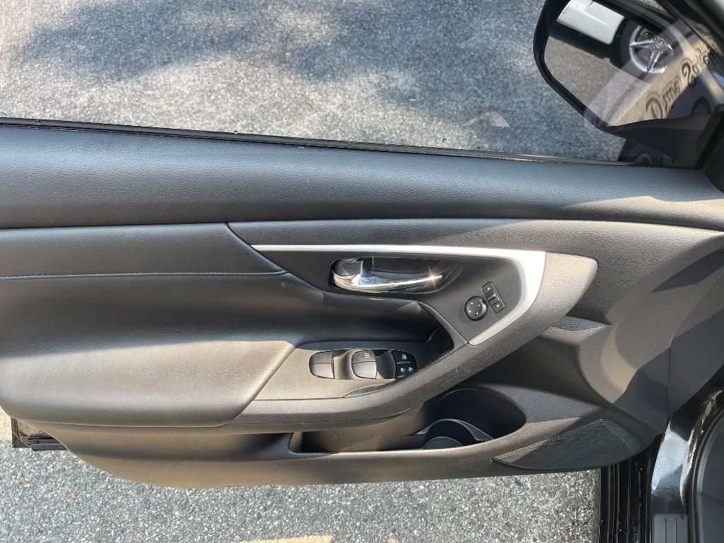 2017 Nissan Altima - $10,885