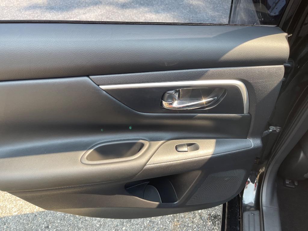 2017 Nissan Altima - $10,885