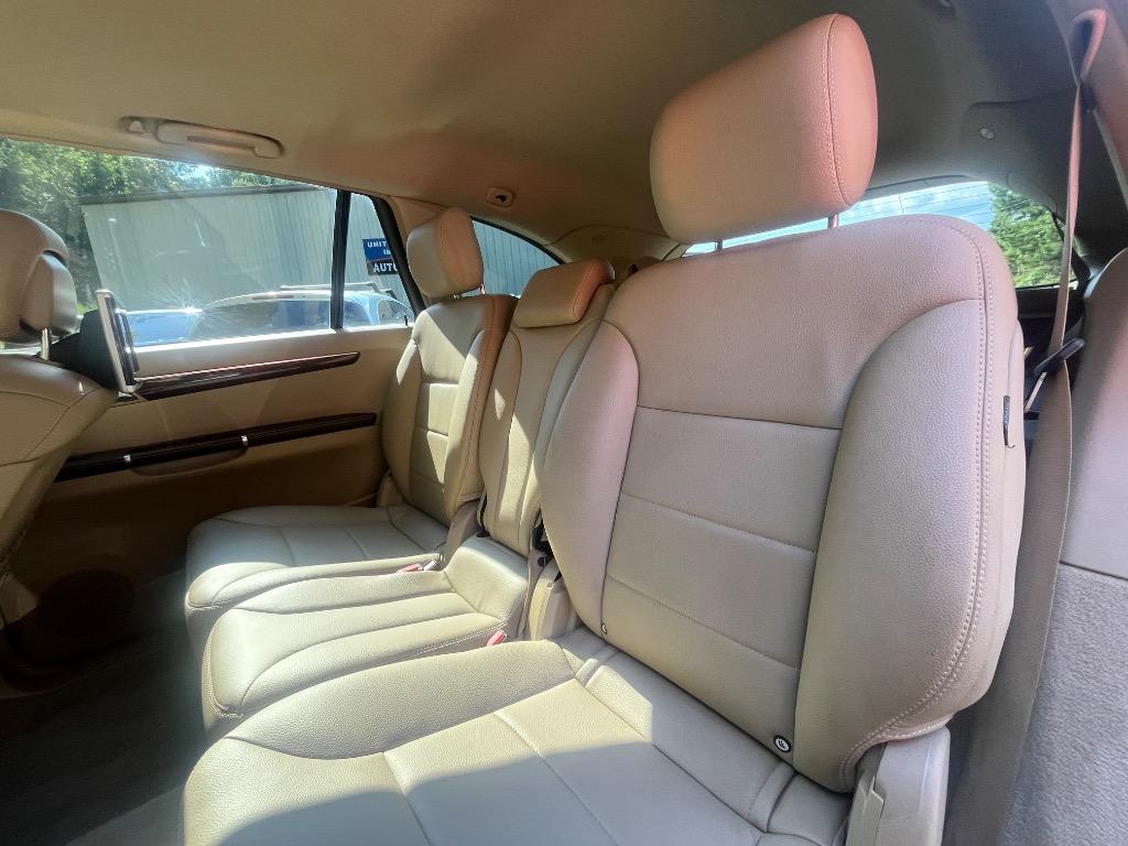 2011 Mercedes-Benz R-Class - $9,485