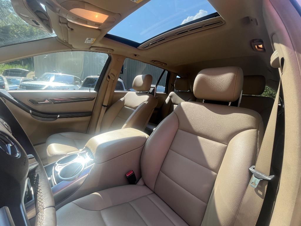 2011 Mercedes-Benz R-Class - $9,485