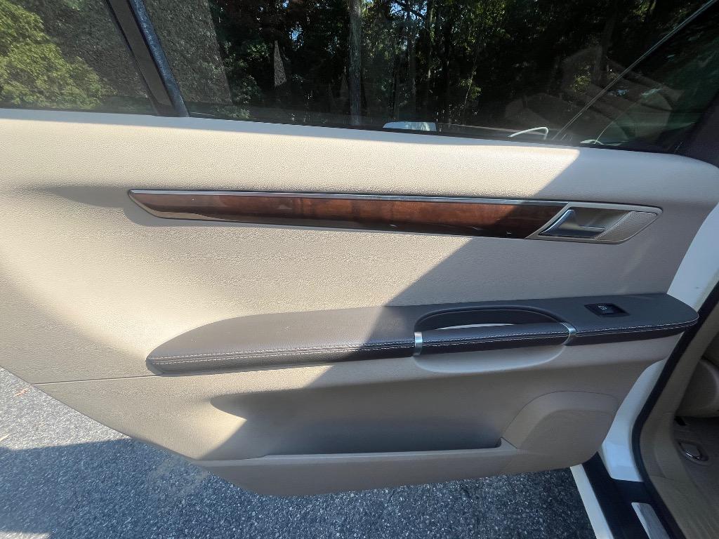 2011 Mercedes-Benz R-Class - $9,485