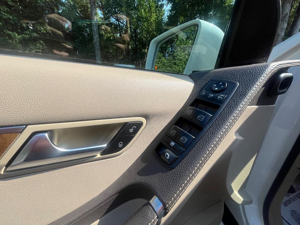 2011 Mercedes-Benz R-Class - $9,485