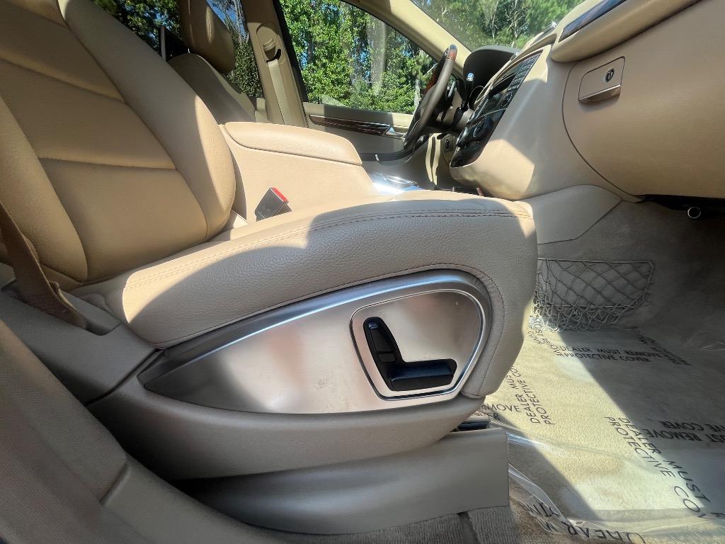 2011 Mercedes-Benz R-Class - $9,485