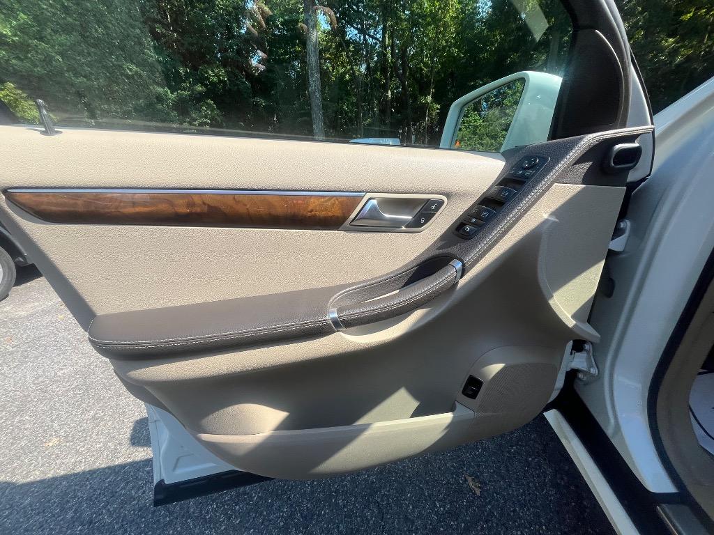 2011 Mercedes-Benz R-Class - $9,485