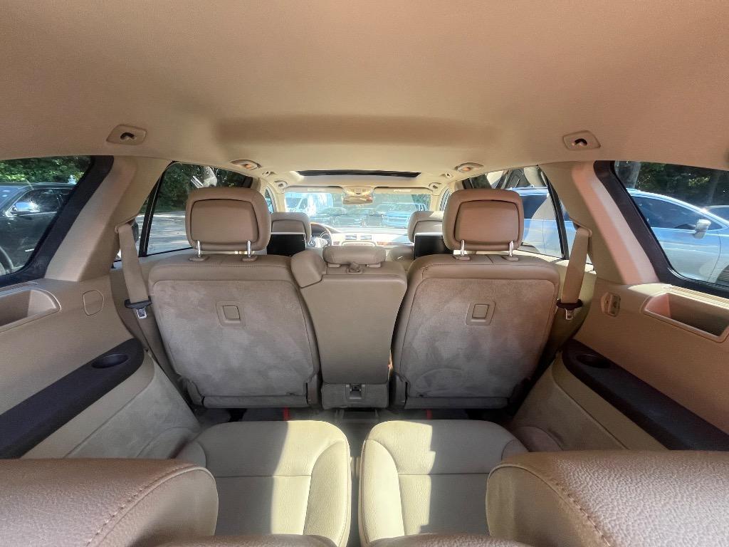 2011 Mercedes-Benz R-Class - $9,485