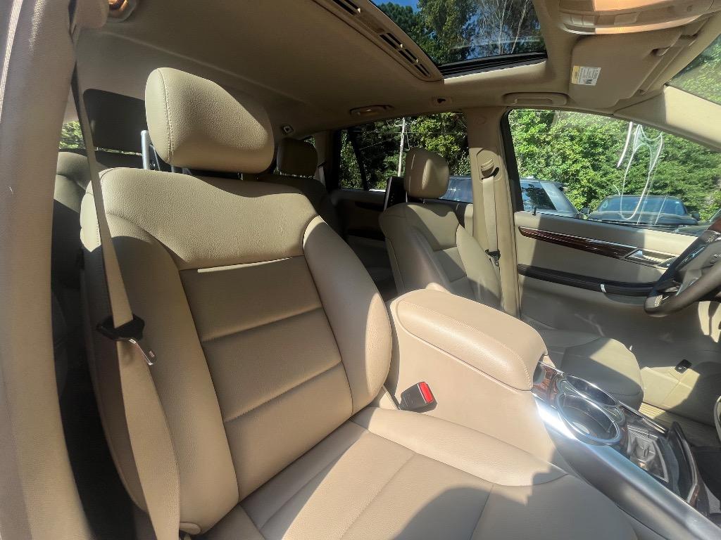 2011 Mercedes-Benz R-Class - $9,485