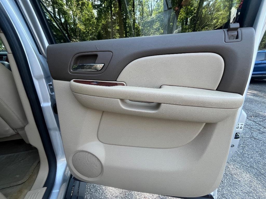 2013 Chevrolet Avalanche - $10,085