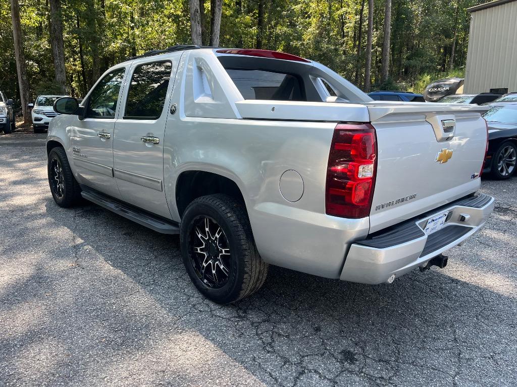 2013 Chevrolet Avalanche - $10,085