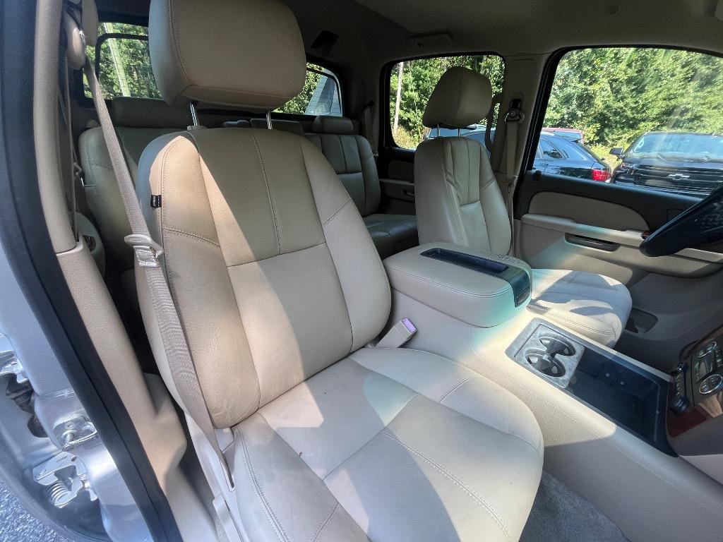 2013 Chevrolet Avalanche - $10,085