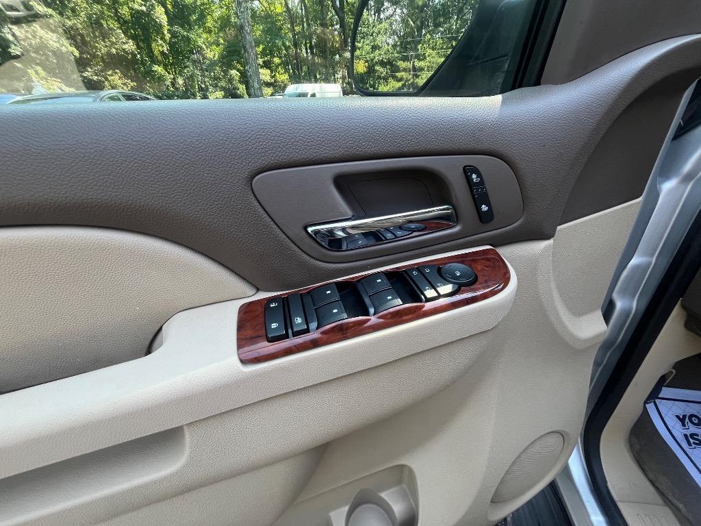 2013 Chevrolet Avalanche - $10,085