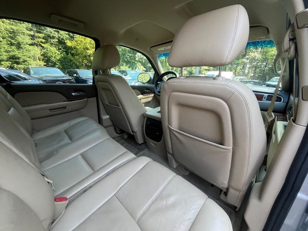 2013 Chevrolet Avalanche - $10,085