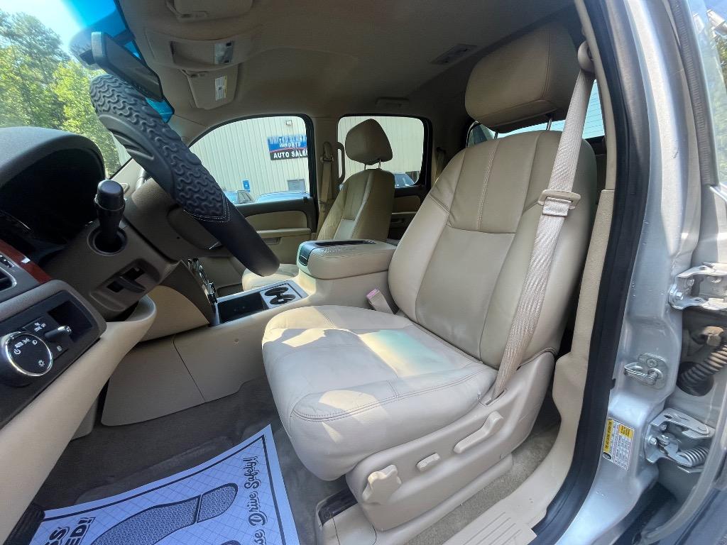2013 Chevrolet Avalanche - $10,085