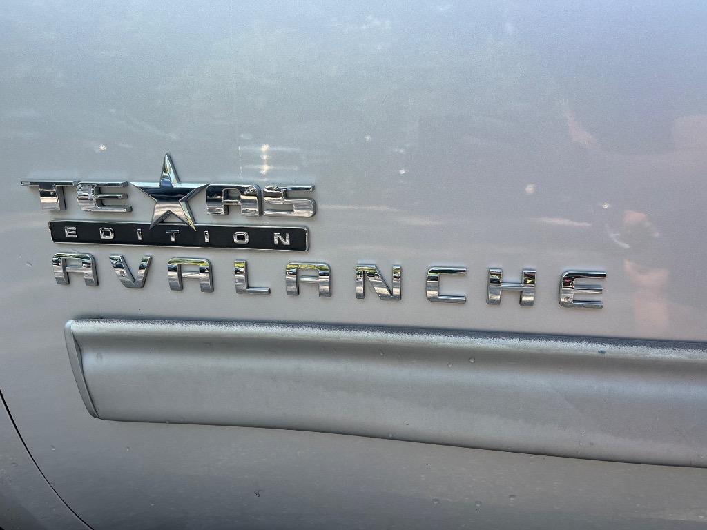 2013 Chevrolet Avalanche - $10,085