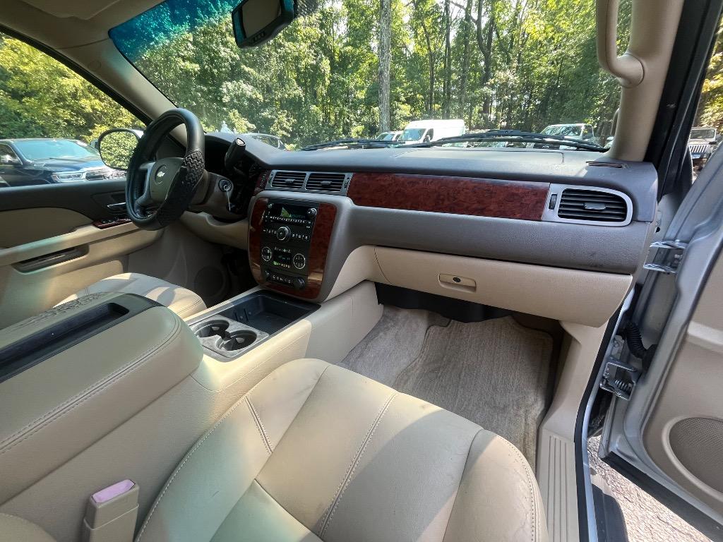2013 Chevrolet Avalanche - $10,085