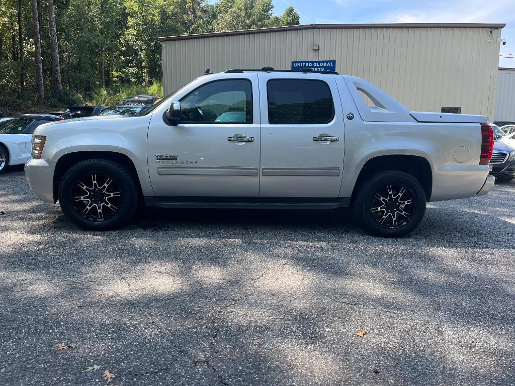 2013 Chevrolet Avalanche - $10,085