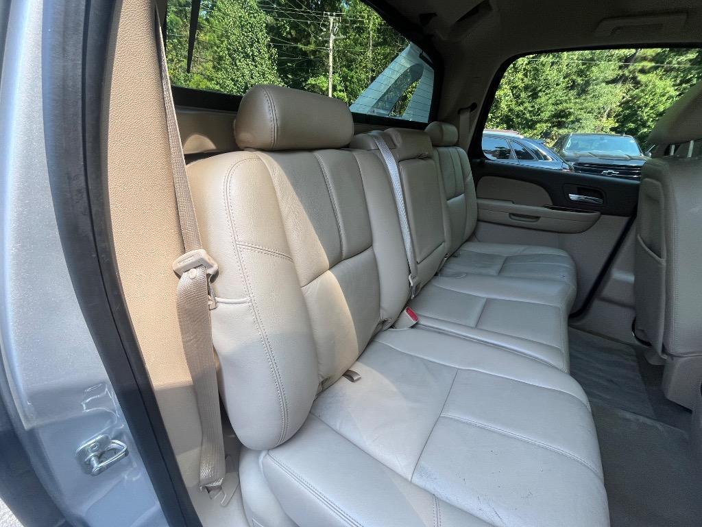 2013 Chevrolet Avalanche - $10,085