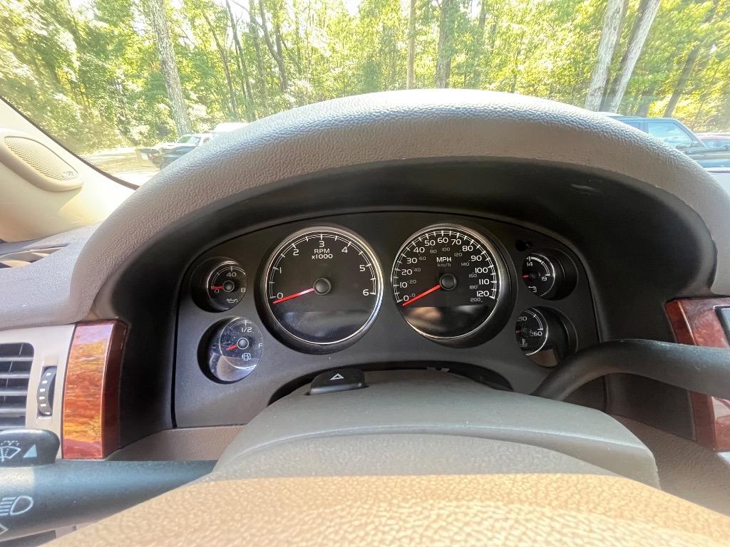 2013 Chevrolet Avalanche - $10,085