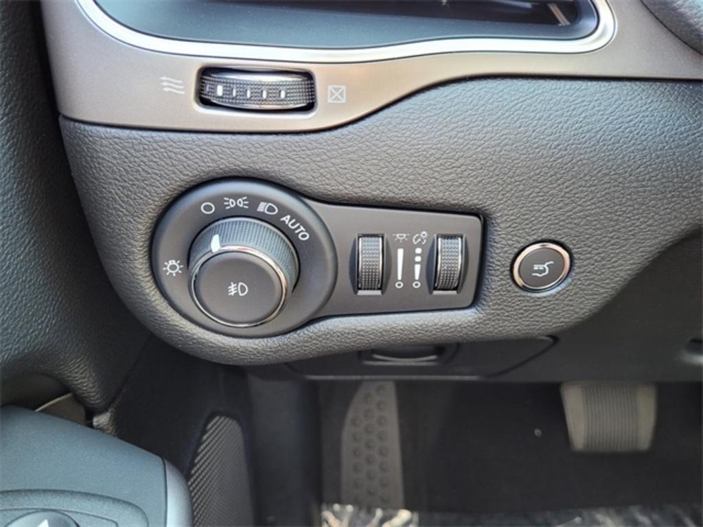 2022 Jeep Cherokee - $34,755