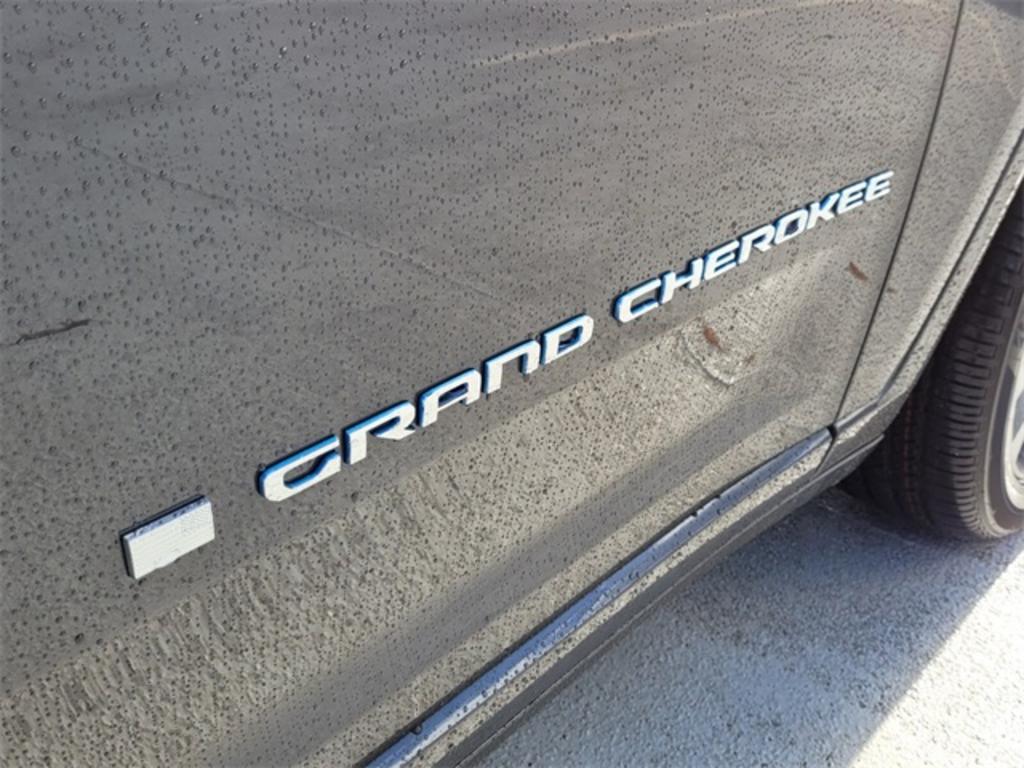 2022 Jeep Grand Cherokee Overland 4xe photo