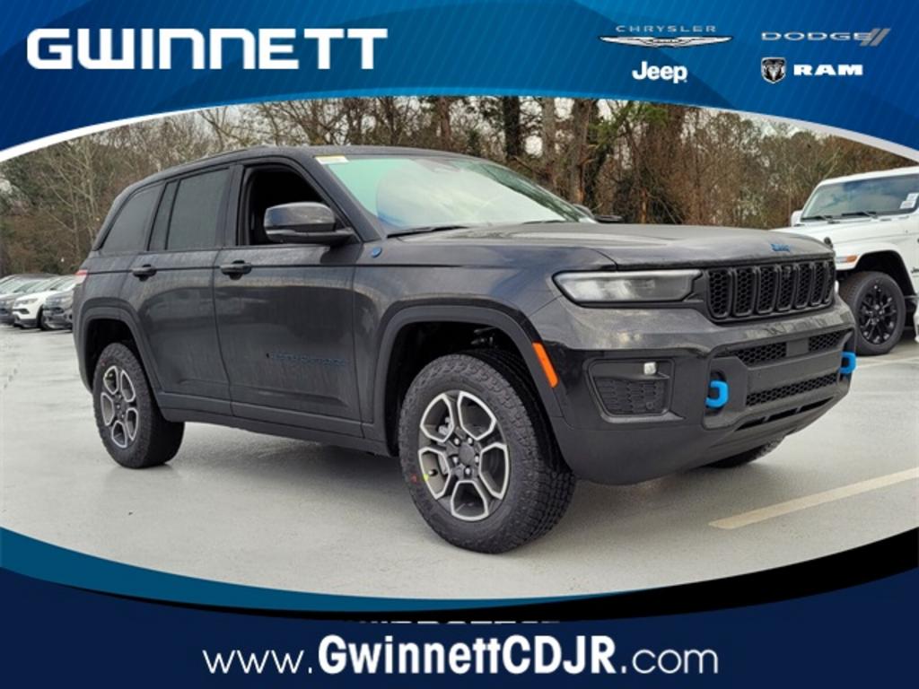 The 2022 Jeep Grand Cherokee Trailhawk 4xe photos