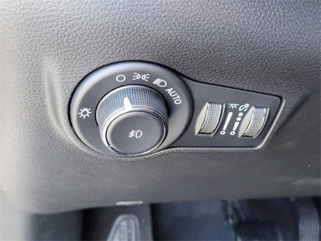 2022 Jeep Compass - $36,754