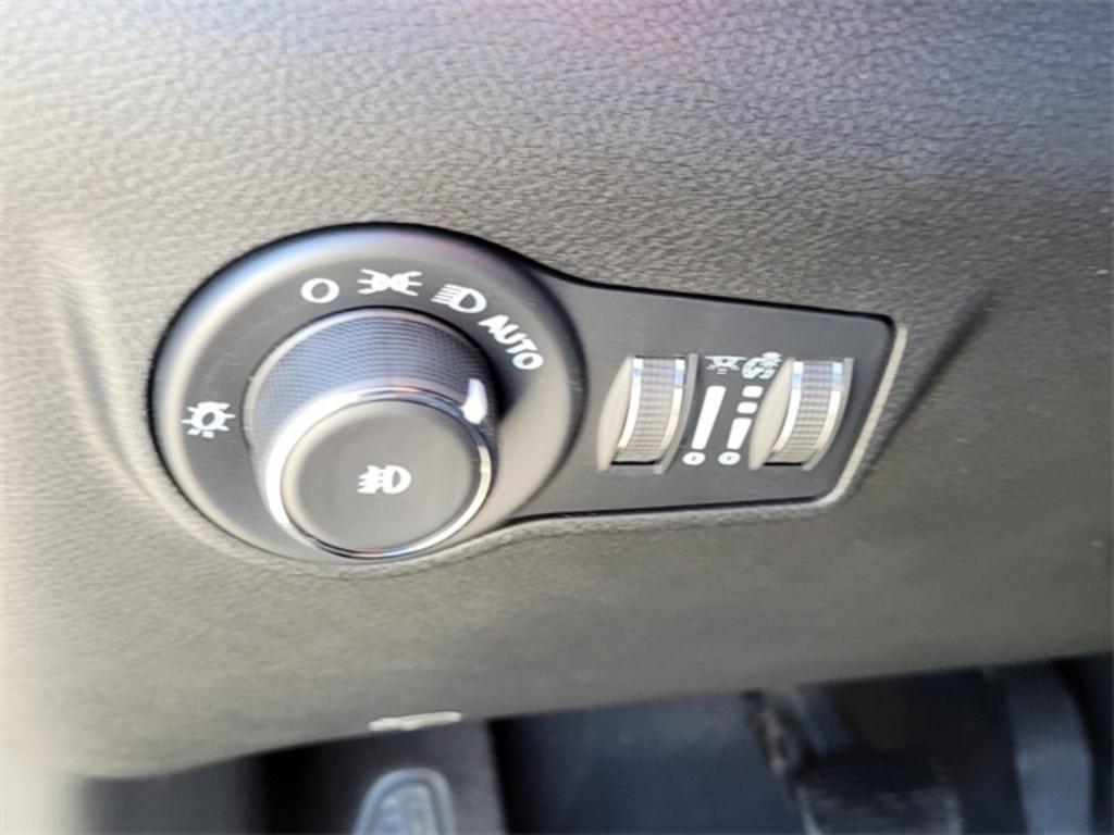 2022 Jeep Compass - $35,956