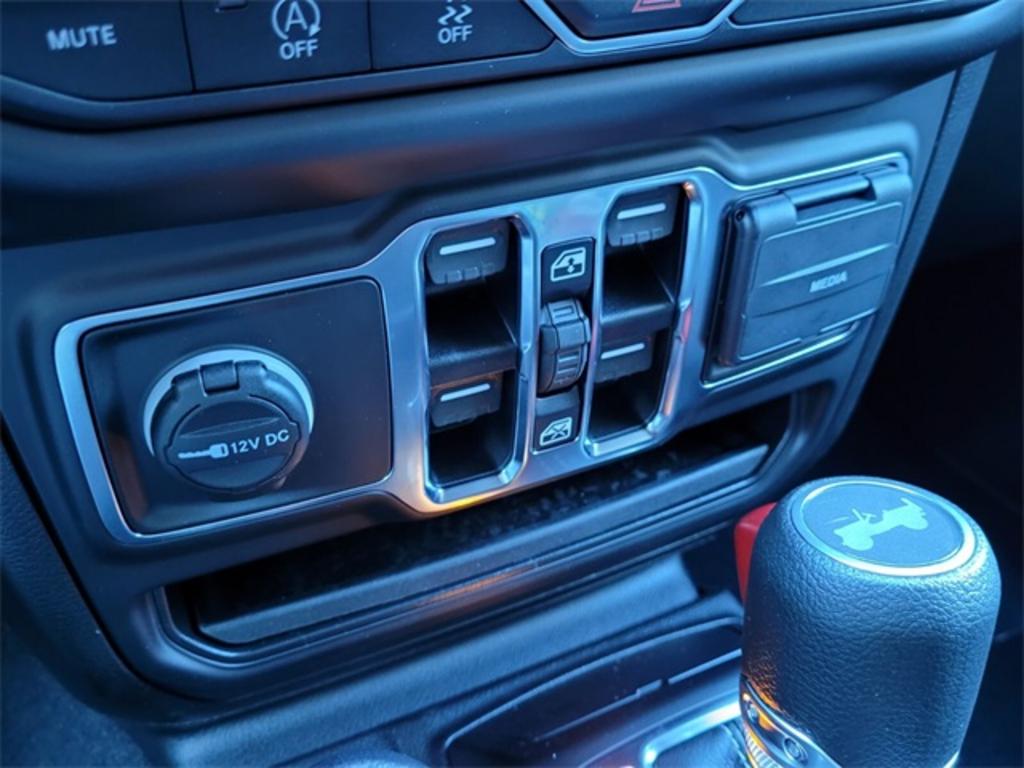 2023 Jeep Wrangler Sahara photo