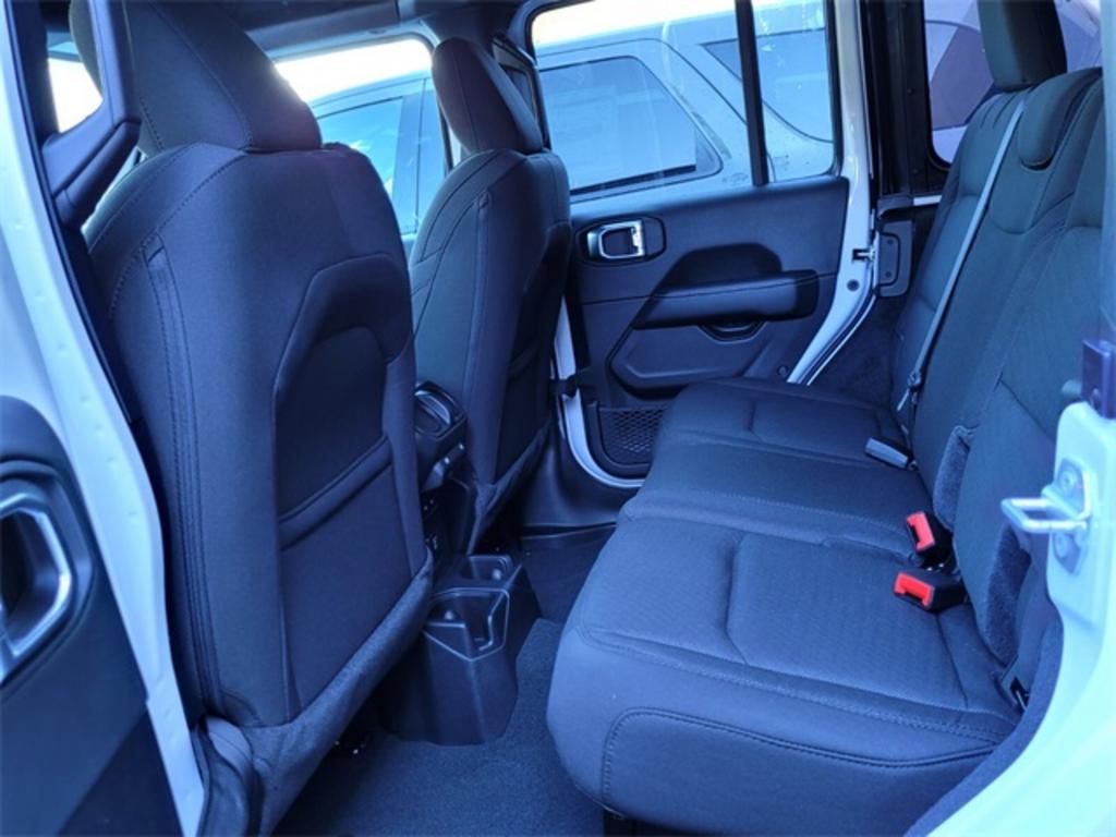 2023 Jeep Wrangler Sahara photo