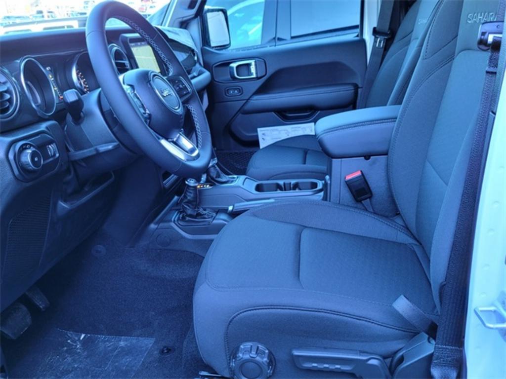 2023 Jeep Wrangler Sahara photo