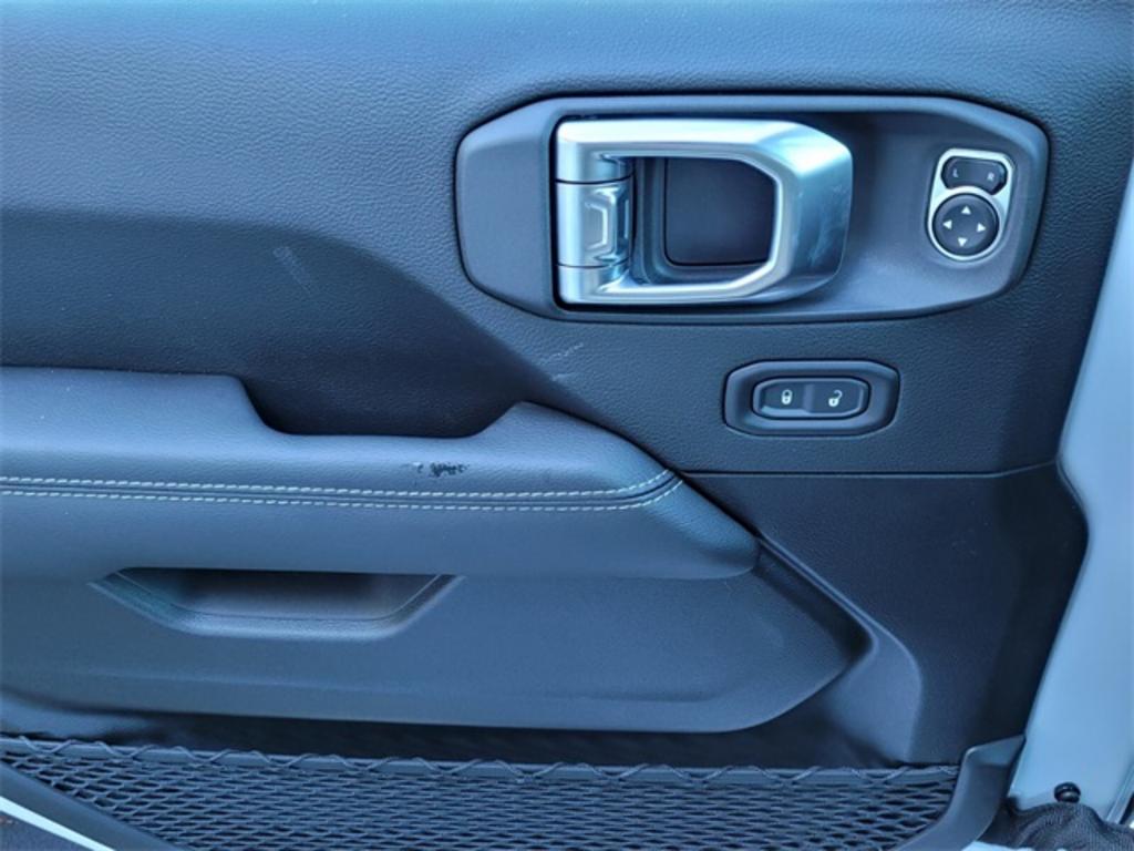 2023 Jeep Wrangler Sahara photo