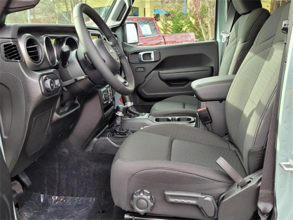 2023 Jeep Wrangler - $47,292