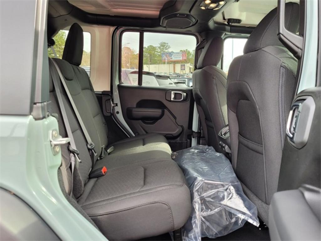 2023 Jeep Wrangler - $47,292
