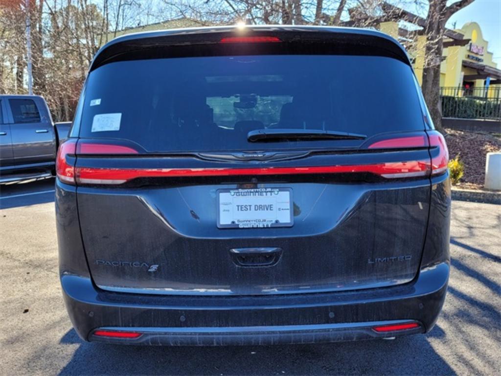 2023 Chrysler Pacifica Limited photo