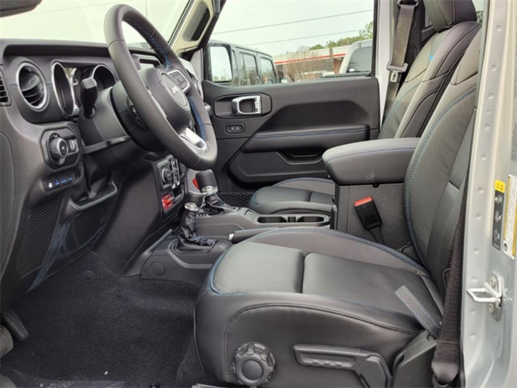2023 Jeep Wrangler Rubicon 4xe photo