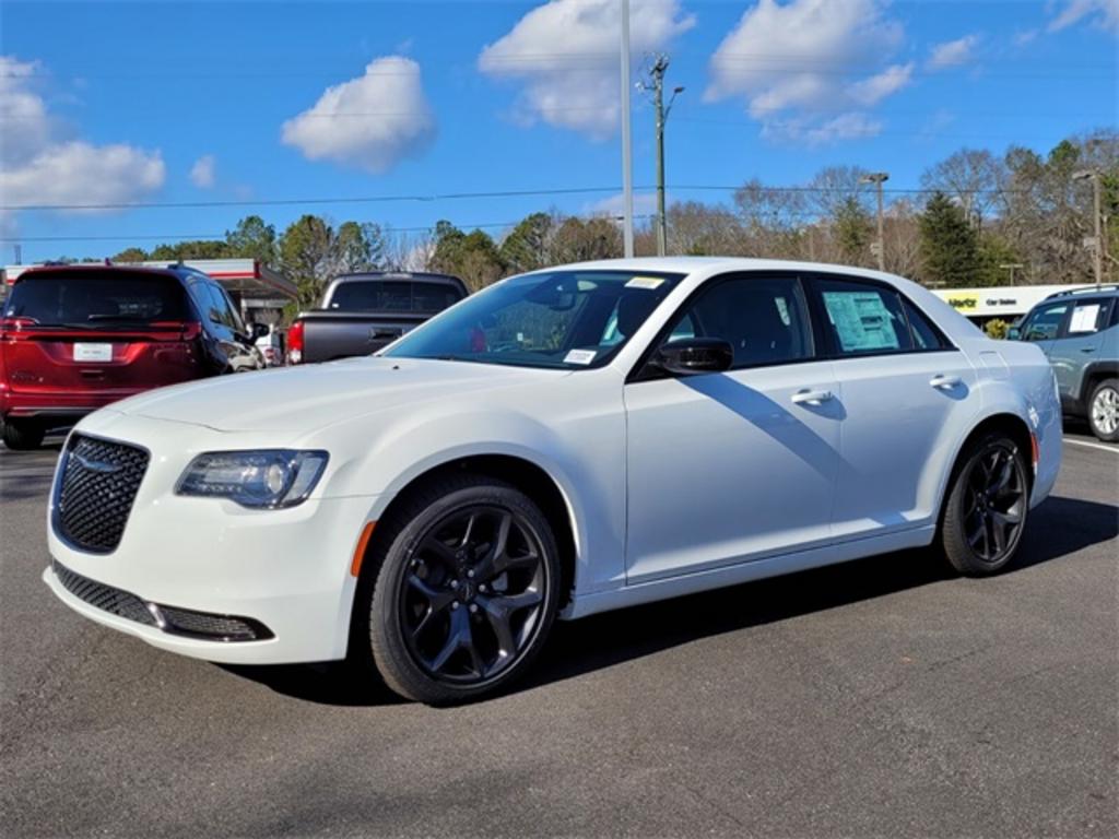 2023 Chrysler 300 Touring photo