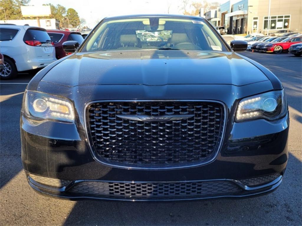 2023 Chrysler 300 Touring photo