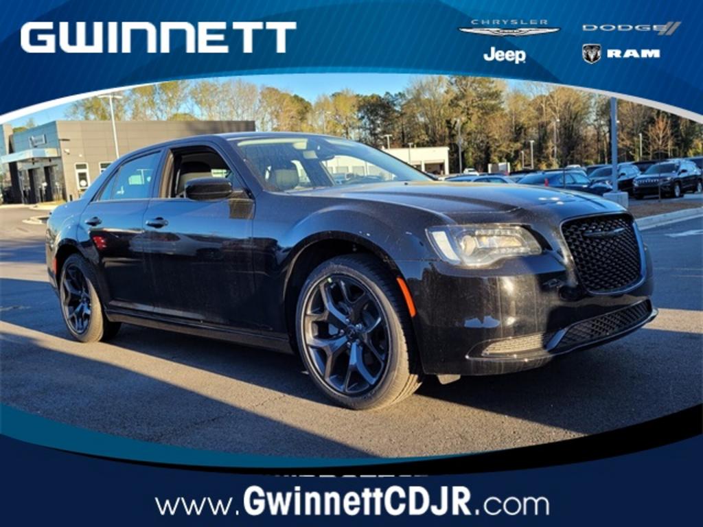 2023 Chrysler 300 Touring photo