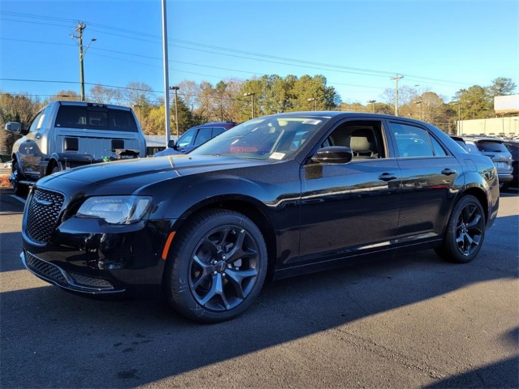 2023 Chrysler 300 Touring photo