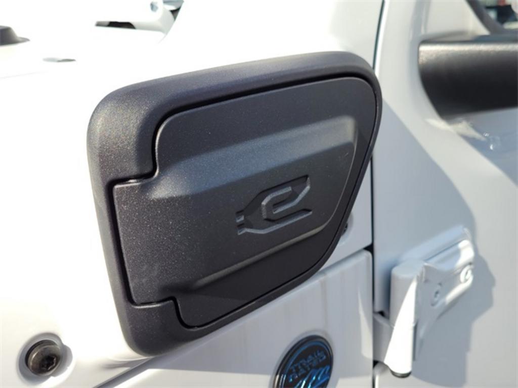 2023 Jeep Wrangler Sahara 4xe photo
