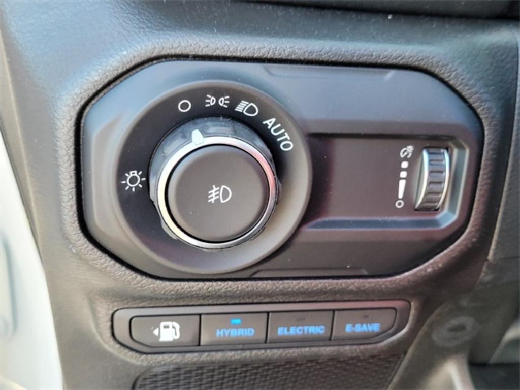 2023 Jeep Wrangler Sahara 4xe photo