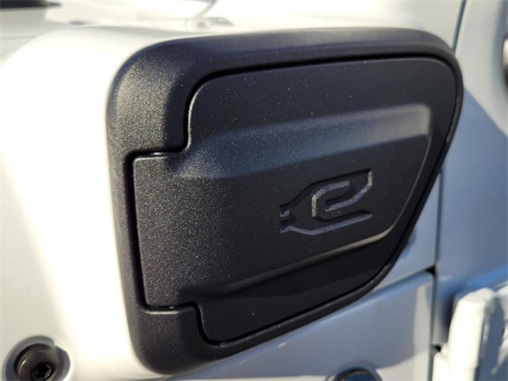 2023 Jeep Wrangler Sahara 4xe photo