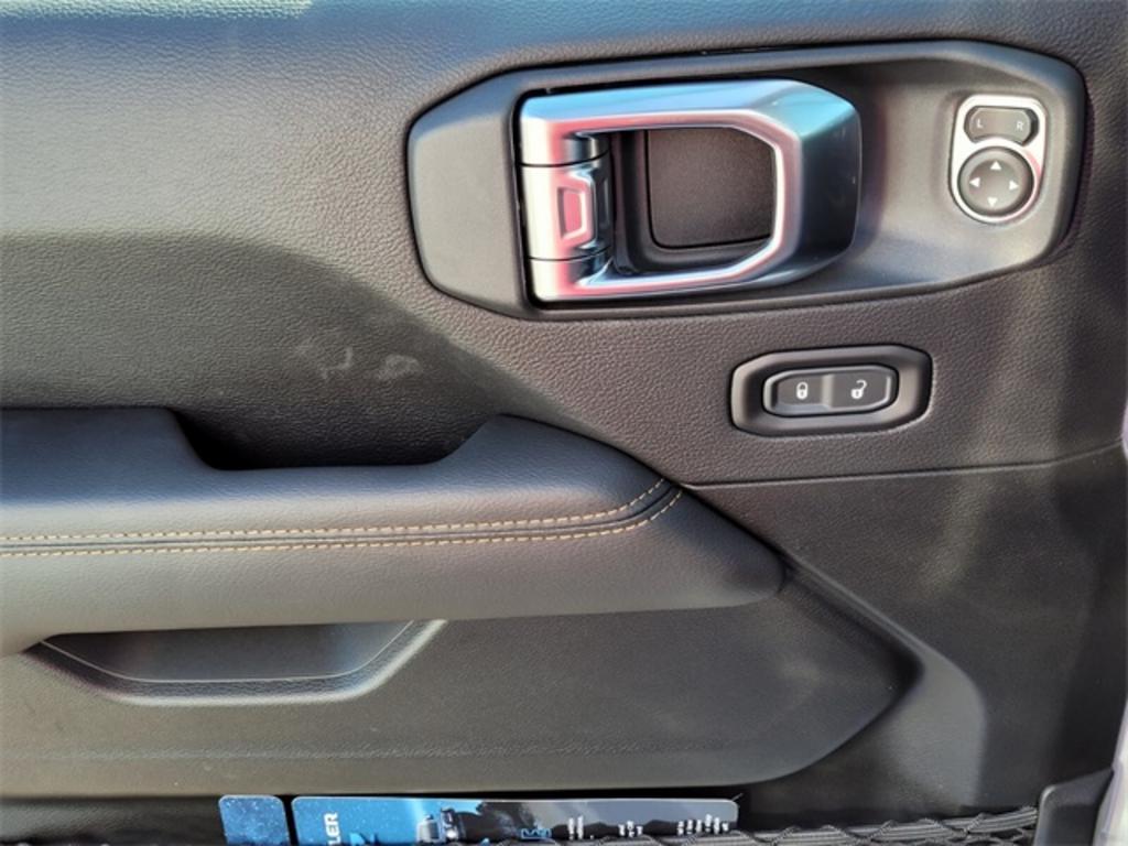 2023 Jeep Wrangler Sahara 4xe photo