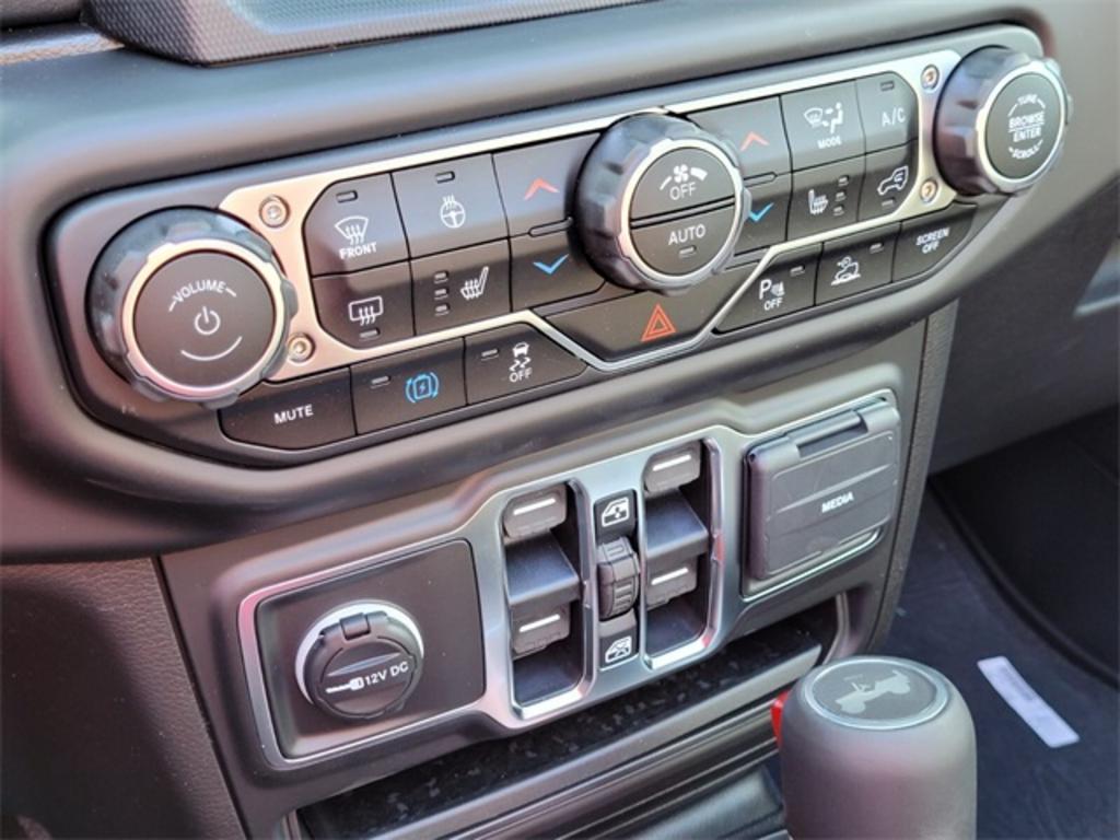 2023 Jeep Wrangler Sahara 4xe photo