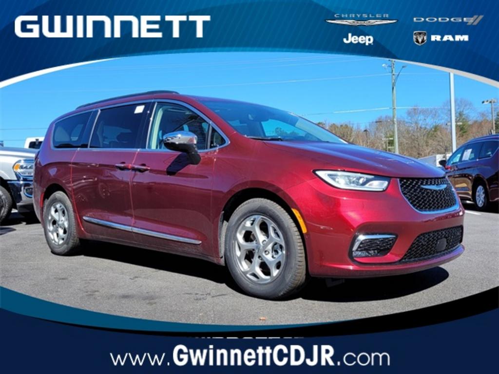 The 2023 Chrysler Pacifica Limited photos