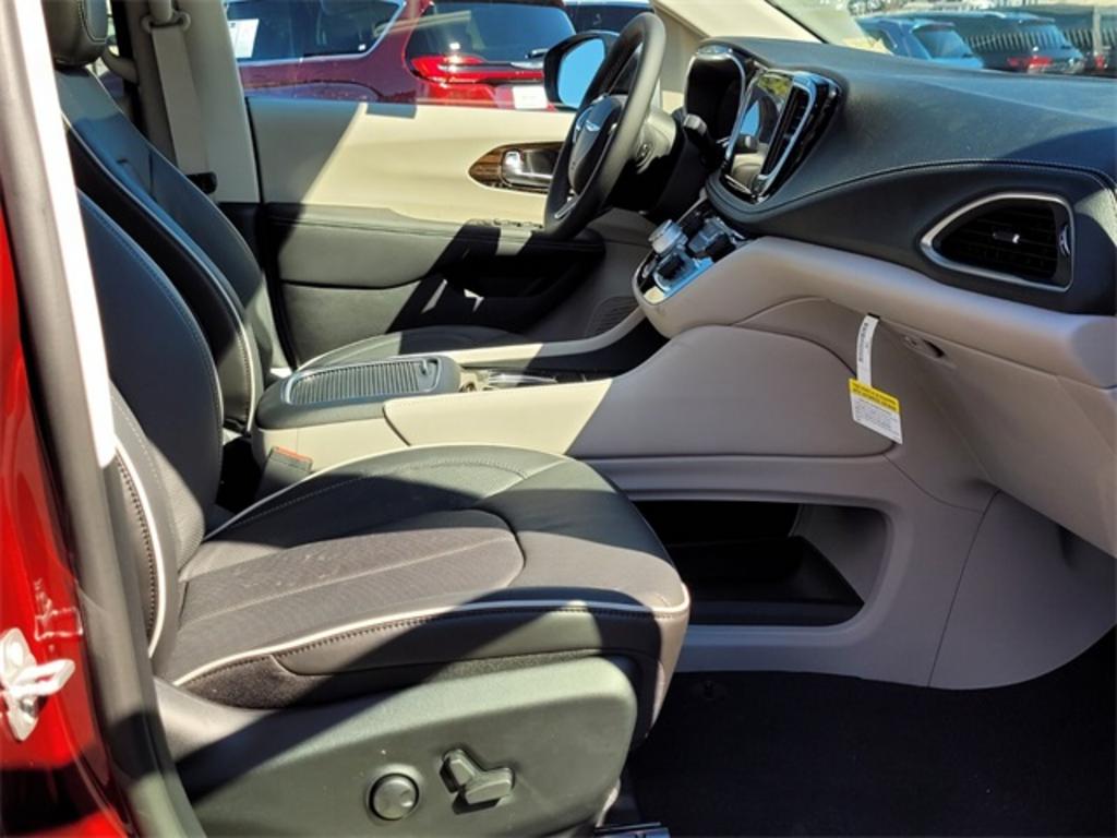 2023 Chrysler Pacifica - $52,337