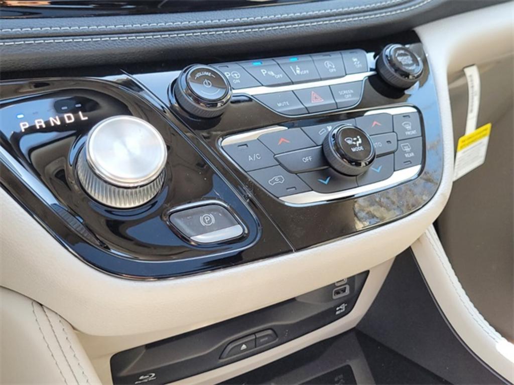 2023 Chrysler Pacifica - $52,337