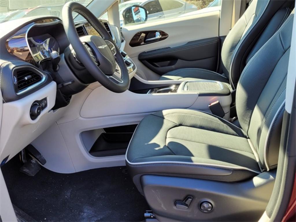 2023 Chrysler Pacifica - $52,337