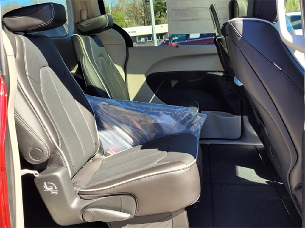 2023 Chrysler Pacifica - $52,337